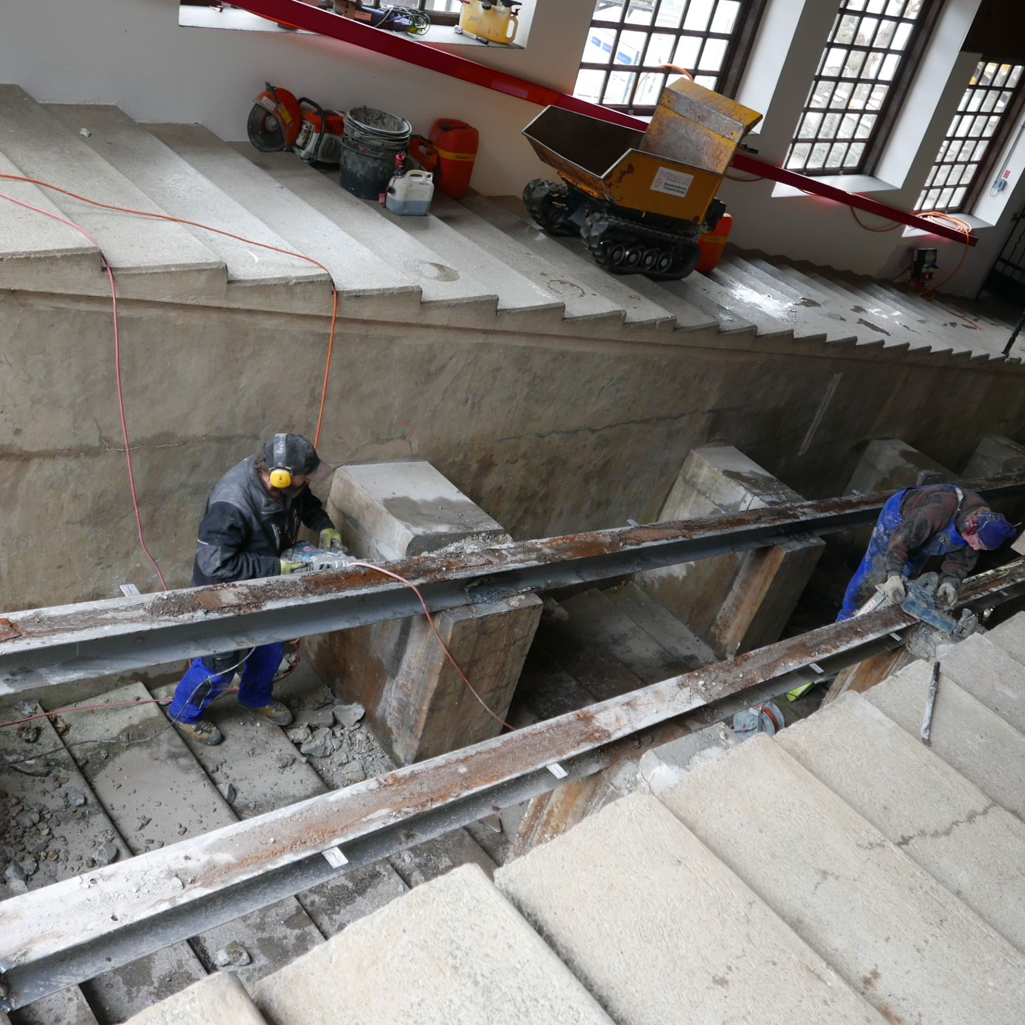 Beton- und Stahl bei der Tastation werden entfernt.