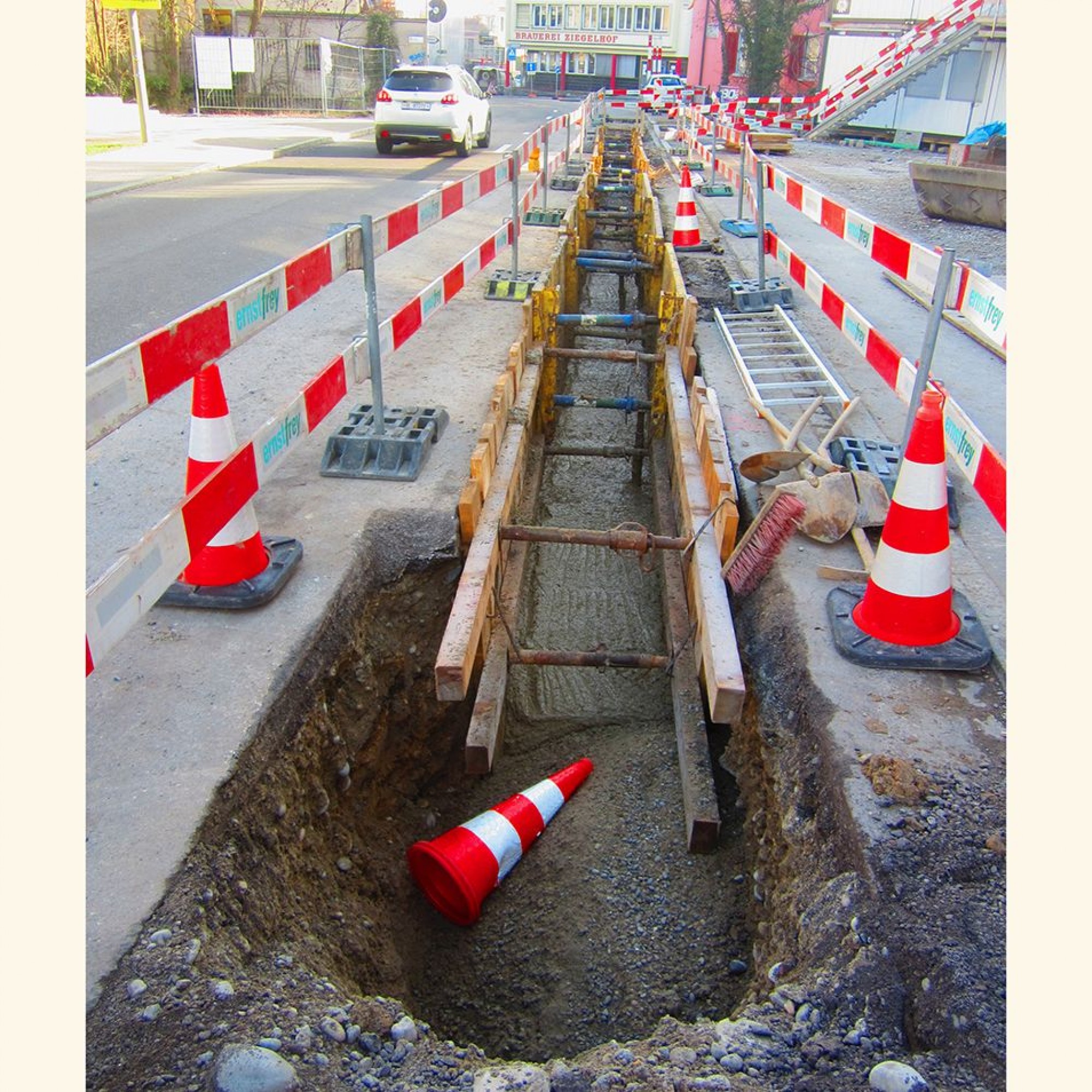 Verschiedene Anwendungen für Flüssigboden auf Schweizer Bautellen.