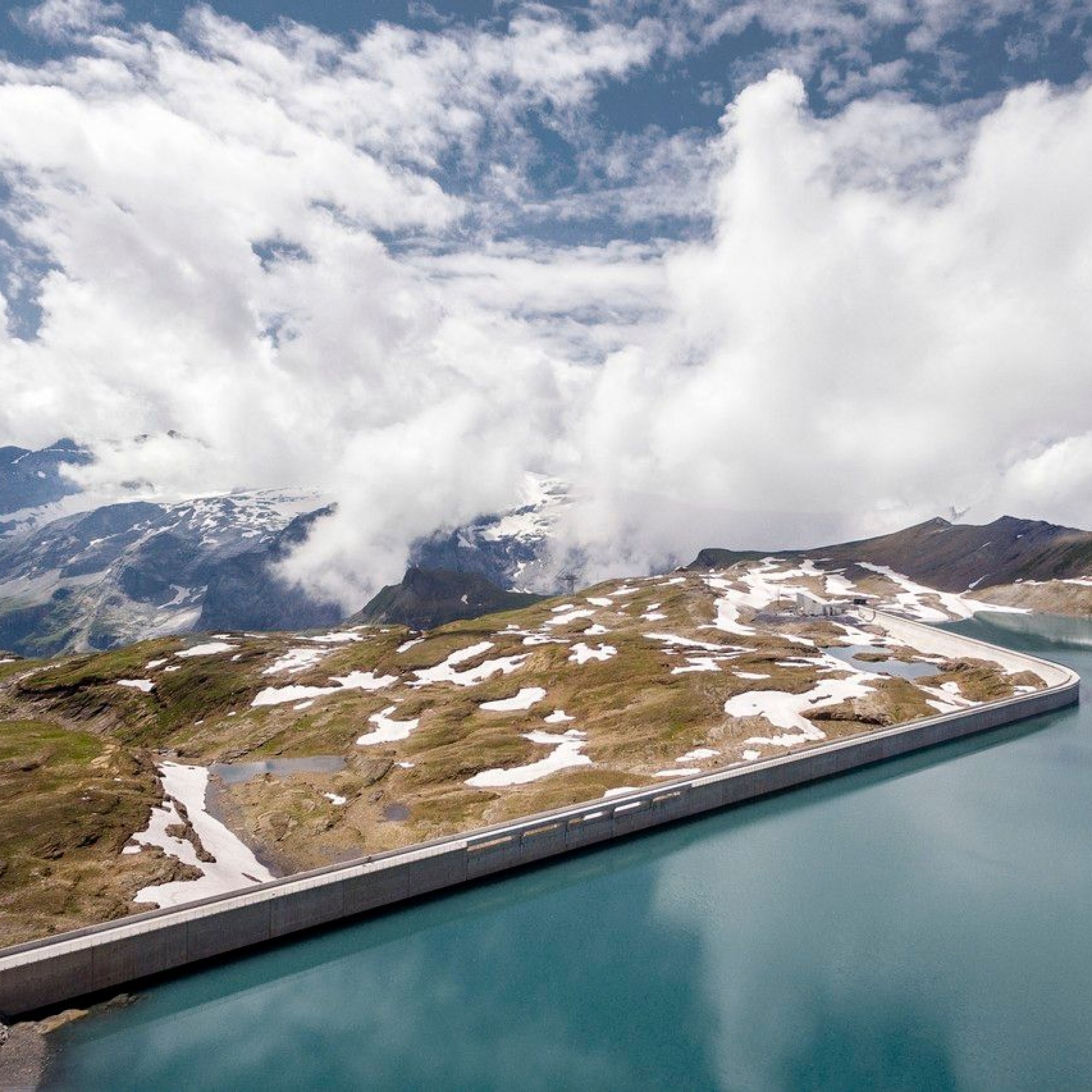 Staumauer und Limmernsee