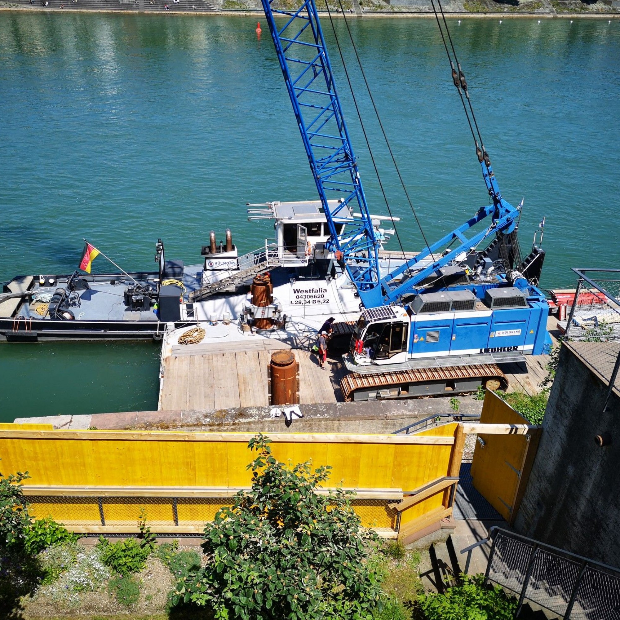 Bagger Ponton Rhein Basel Rheinsprung