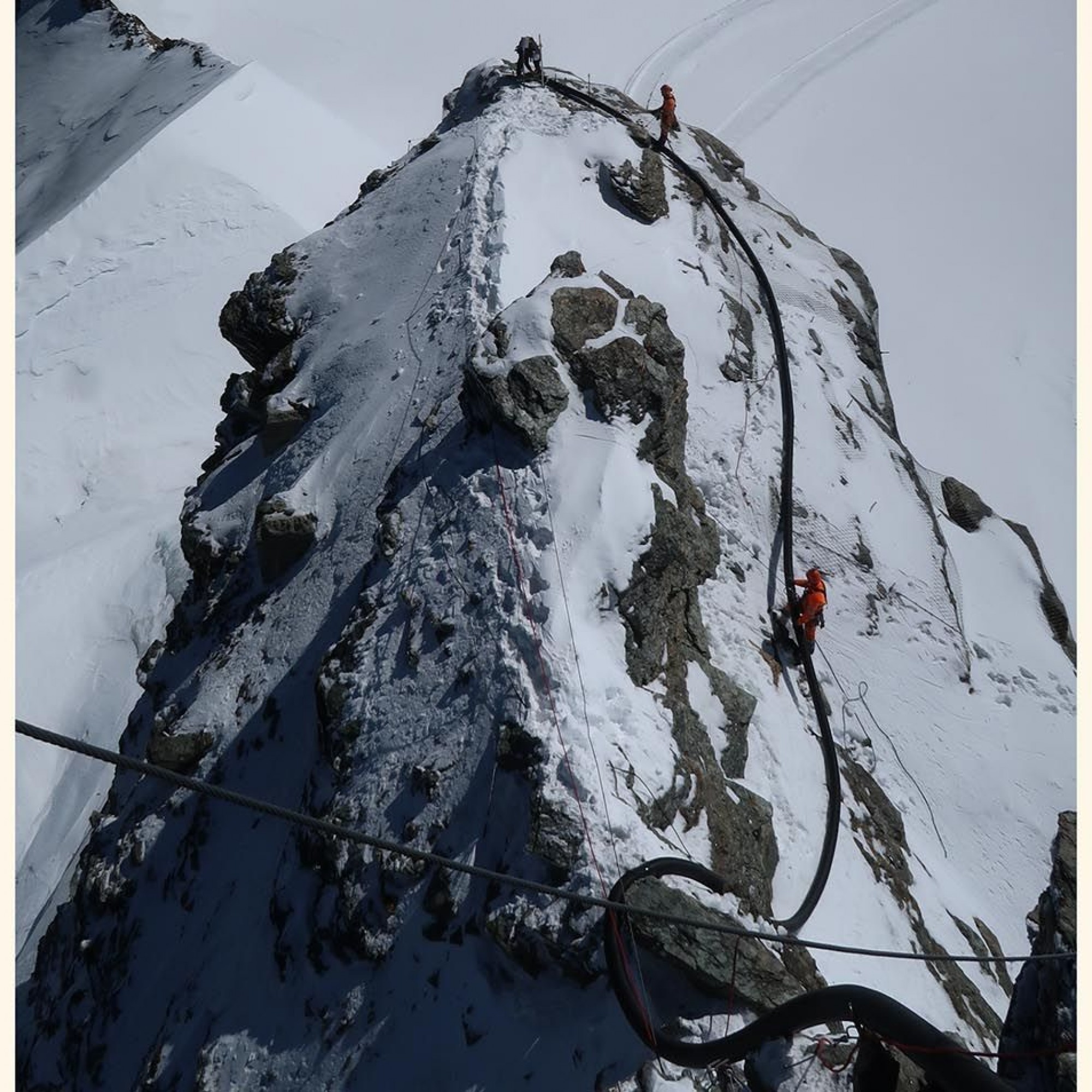 Montage des Hauptschlauches auf dem Jungfraujoch