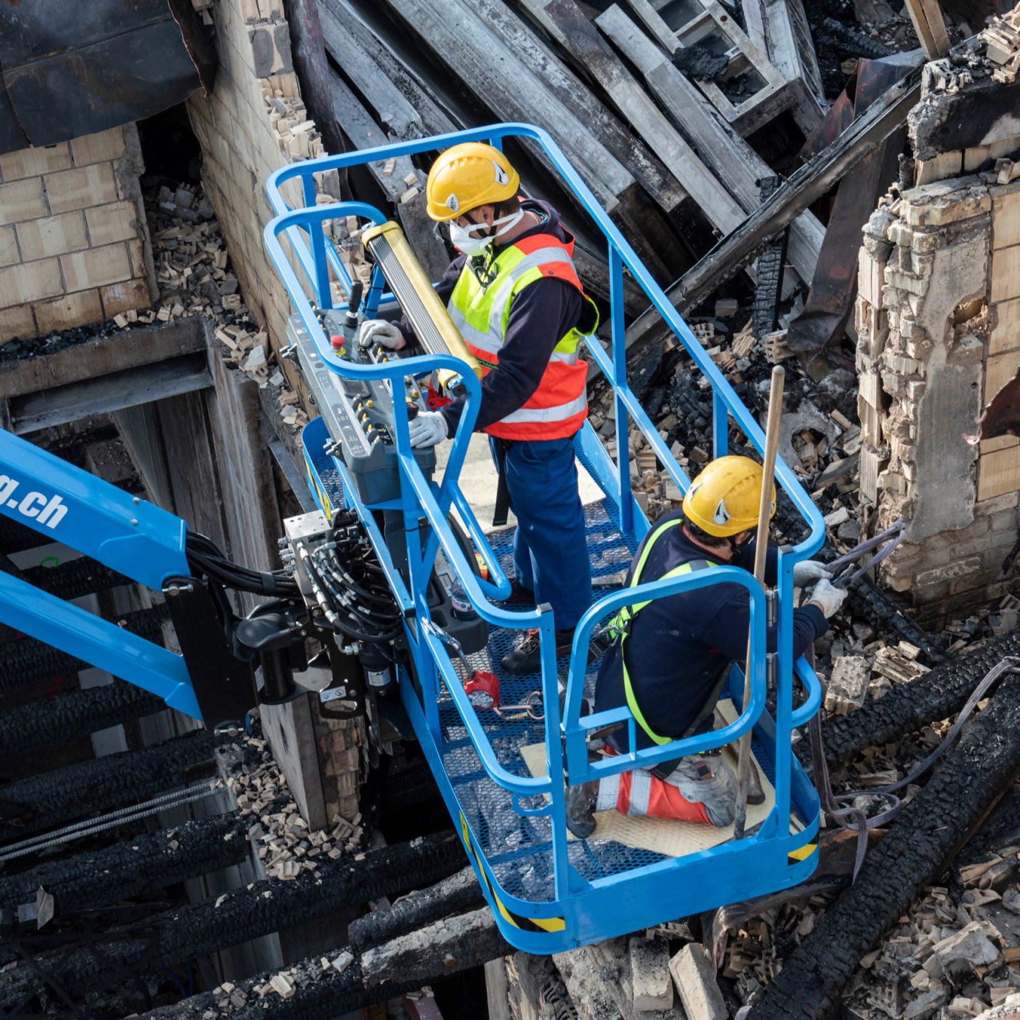 Aufräumarbeiten nach Grossbrand bei HB Zürich