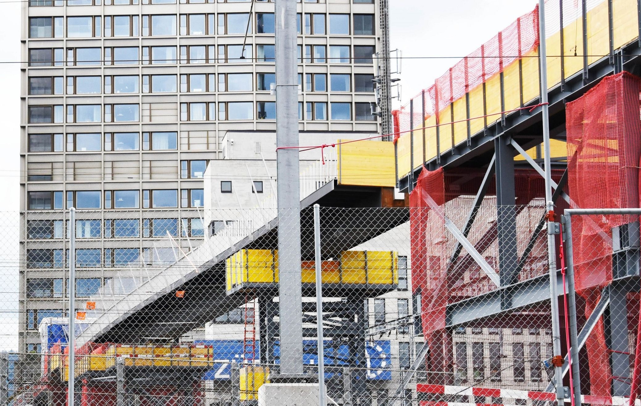 Bau des Negrellistegs beim HB Zürich