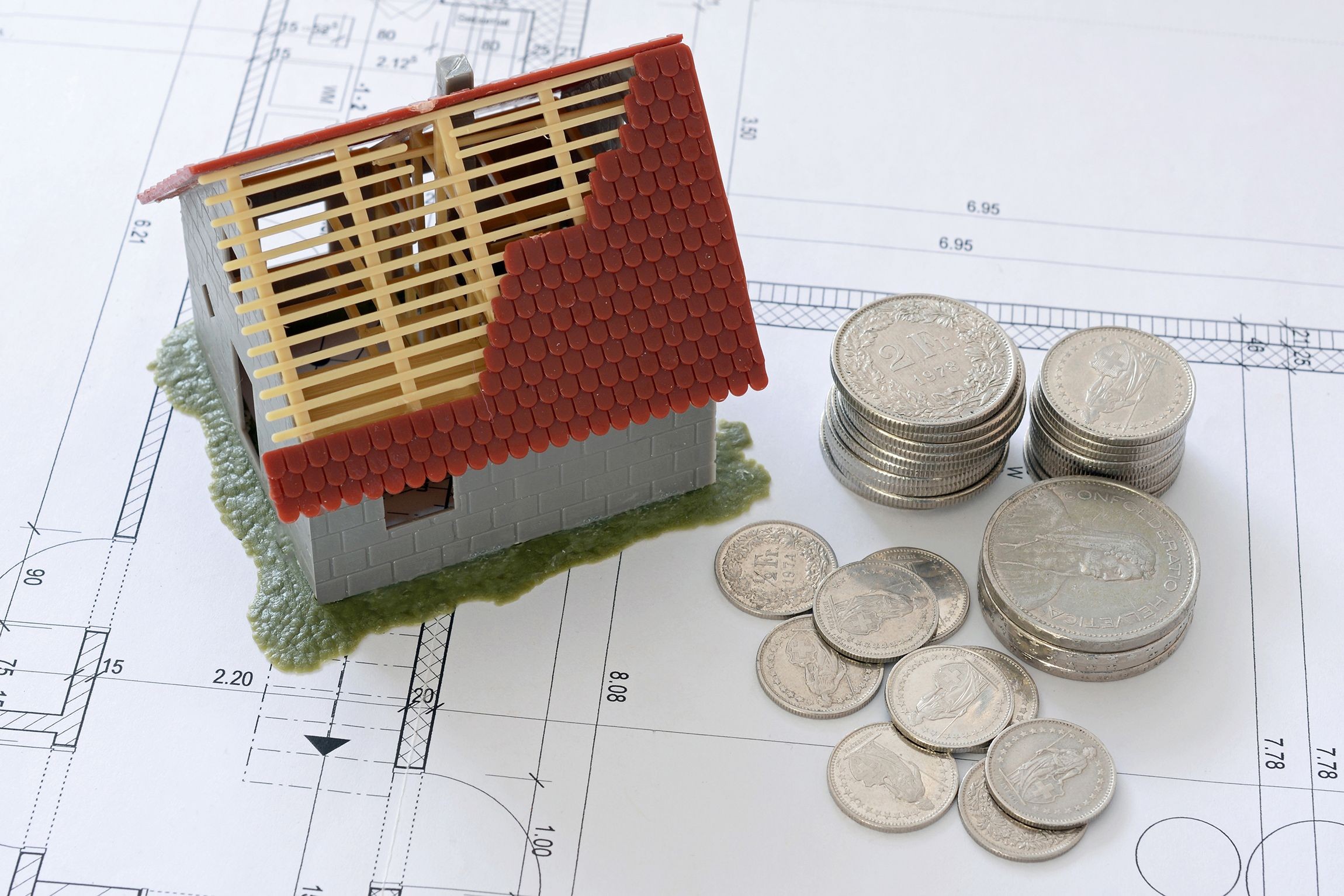 Einfamilienhaus-Modell, Geld und Plan