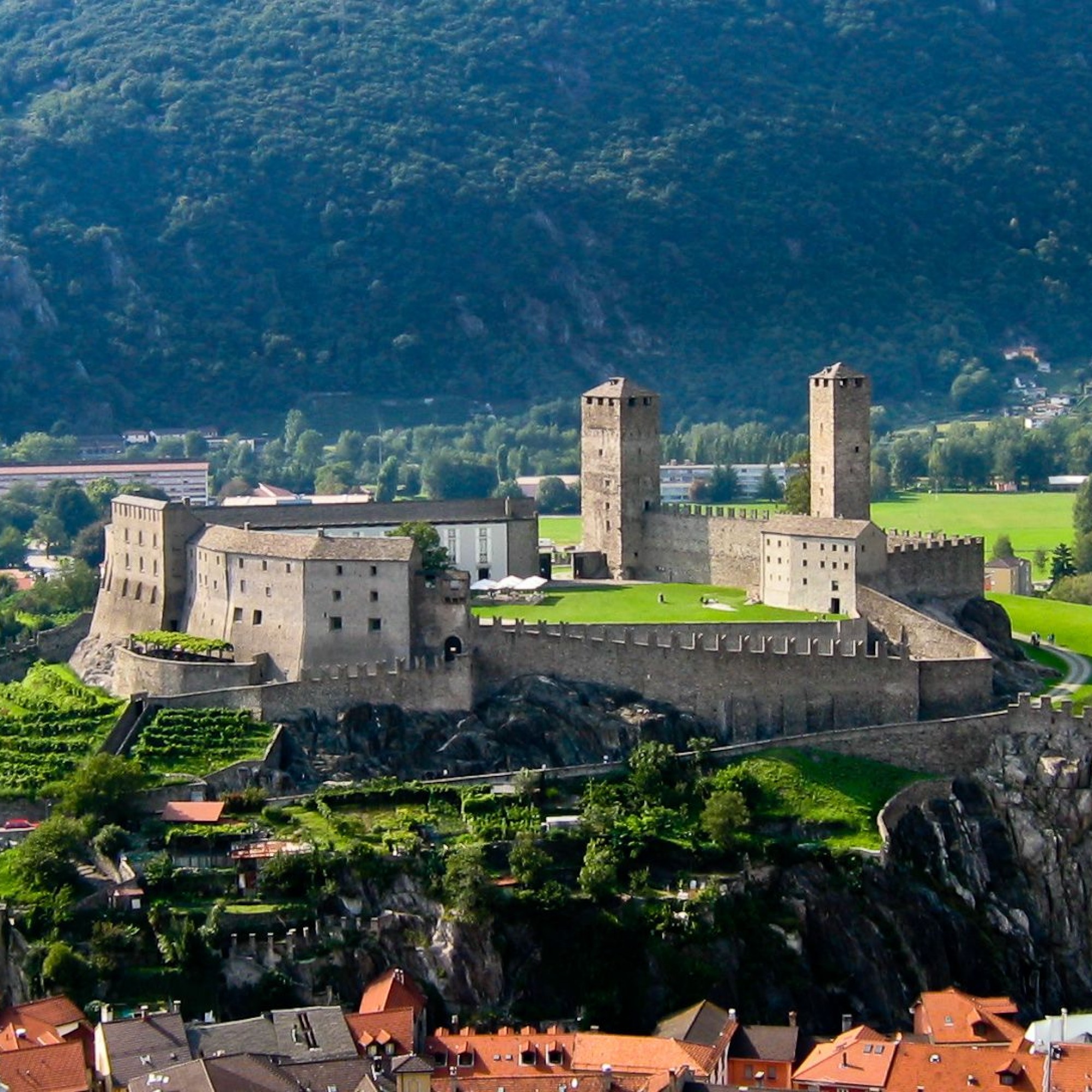 Castelgrande von Bellinzona vom Castello di Montebello aus