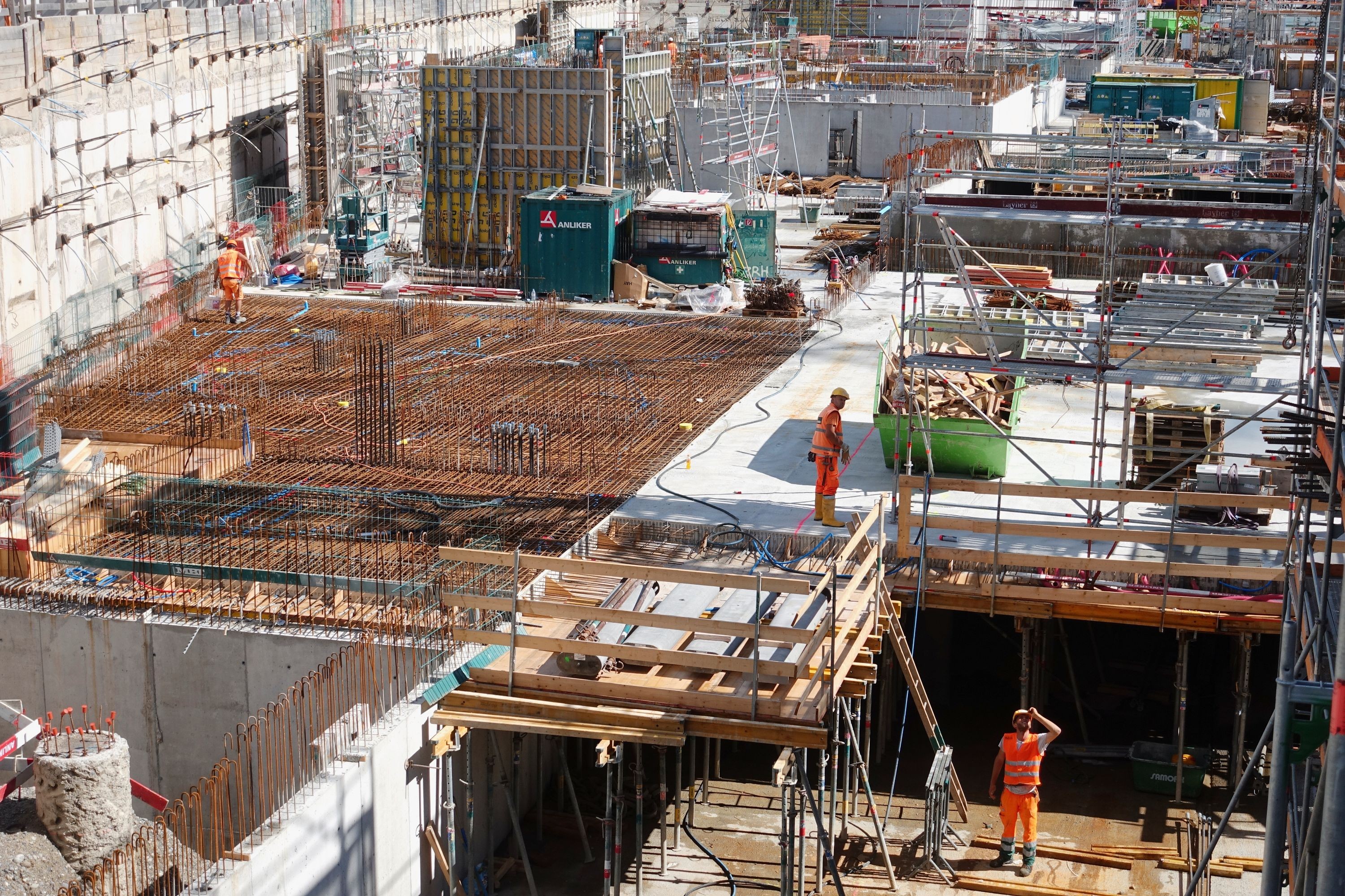 Grossbaustelle: In Bülach werden die Untergeschosse des künftigen Glasi-Wohnhochhauses betoniert.