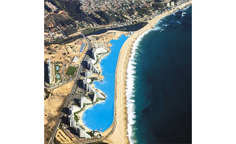 Zweifellos die längsten Längen zieht man im mit 1000 Metern längsten Pool der Welt im chilenischen San Alfonso del Mar …