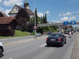 Die Kanonsstrasse K17 in Ebikon.