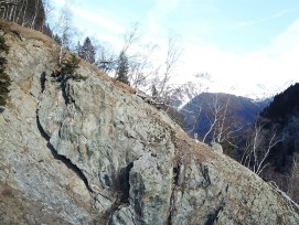 Felsblöcke bei Brücke Val da Rein