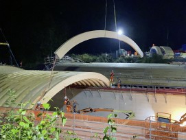 Nacheinsatz beim Bau der ersten hölzernen Wildttierbrücke der Schweiz