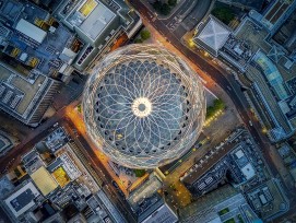 Gherkin-Wolkenkratzer in London aus der Luft