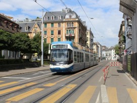 VBZ-Tram auf der Badenerstrasse in Zürich