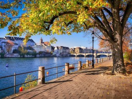 Blick auf den Rhein in Basel-Stadt