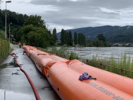 Aufbau mobile Hochwasserschutzelemente in Wallbach