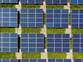 Solarpanels auf einem Dach in Taipeh