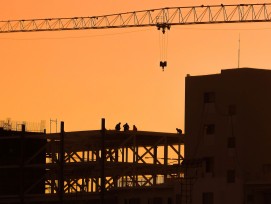 Baustelle im Gegenlicht (Schmuckbild)