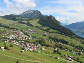 Blick auf Amden im Kanton St. Gallen oberhalb des Walensees