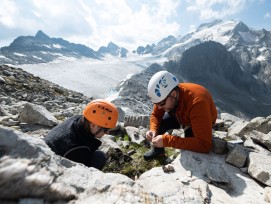 Feldarbeiten Kristallkluft oberhalb Brunnifirn-Gletscher Uri