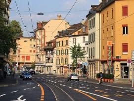 Autoverkehr Bederstrasse in Stadt Zürich