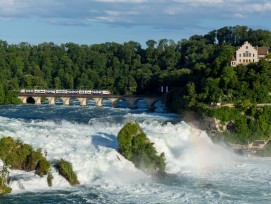 Rheinfall Schaffhausen SBB-Zug Schloss Laufen