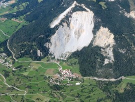 Luftbild des Dorfs Brienz/Brinzauls