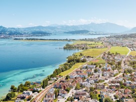 Blick auf die Gemeinde Freienbach im Kanton Schwyz