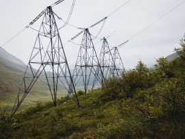 Strommasten zwischen Airolo und Göschenen