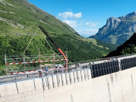 Bauarbeiten Solaranlage auf Staumauer Valle die Lei