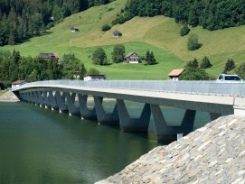 Steinbachviadukt über dem Sihlsee im Kanton Schwyz