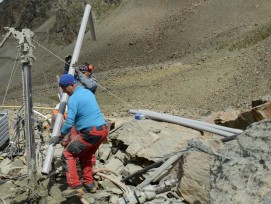 Bohrarbeiten für eine Messstation im Permafrost