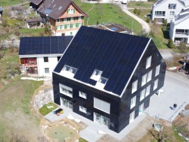 Mehrfamilienhaus im Kanton Aargau mit Solarfassade