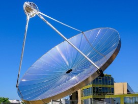 Solarreaktor auf Campus der EPFL in Lausanne