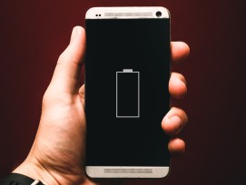 Handy mit leerer Batterie
