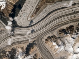 Gletscher im Karakoram-Gebirgskette  aus dem Orbit aufgenommen