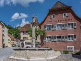 Brunnen im Zentrum von Saint-Ursanne