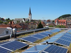 Solaranlage auf Dach in Stadt Wil