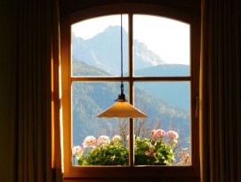 Fenster mit Blick in die Natur