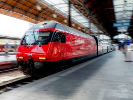 Zug im Bahnhof Basel