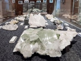 Mineralien Schloss A Pro