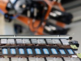 Demontage einer Batterie