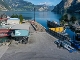 Umschlagplatz in Flüelen für Seeschüttung am Urnersee