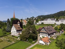 Blick auf den Zurlaubenhof in der Stadt Zug