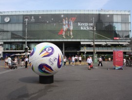 Der Bahnhof Bern während der Frauenfussball-EM im Sommer 2025.