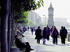 Die Rheinuferpromenade in Düsseldorf (De)