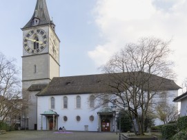 Die Kirche St. Peter in Zürich.