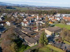 Luftbild von Schulhaus Allmendingen in Stadt Thun