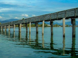 Holzsteg_über_den_Zürichsee,_Hurden_SZ_–_Rapperswil_SG_20071002-jag9889