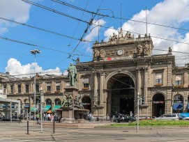 Bahnhofplatz beim Hauptbahnhof Zürich