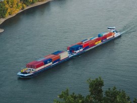 Frachtschiff auf dem Rhein. (Symbolbild)