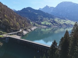 Staumauer «Schräh» des Kraftwerks Wägital
